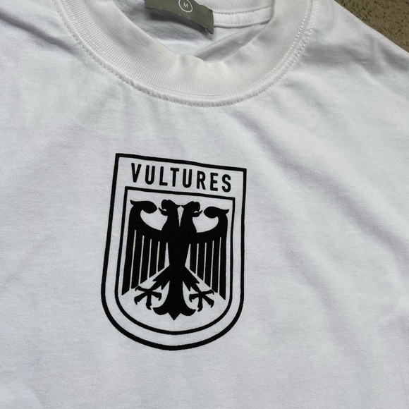 Vultures tee - Picture 3 of 4